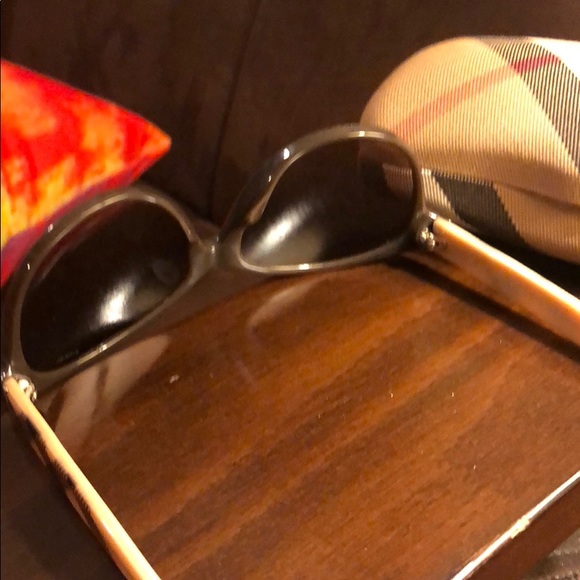 Burberry Sunglasses - Picture 7 of 8